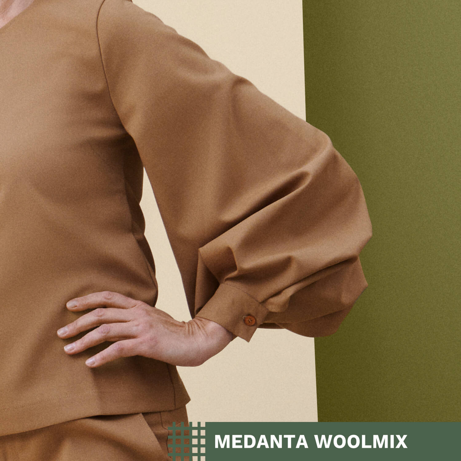 Medanta Woolmix -tekstigrafiikka, vaaleanruskea työasu hoitajan yllä