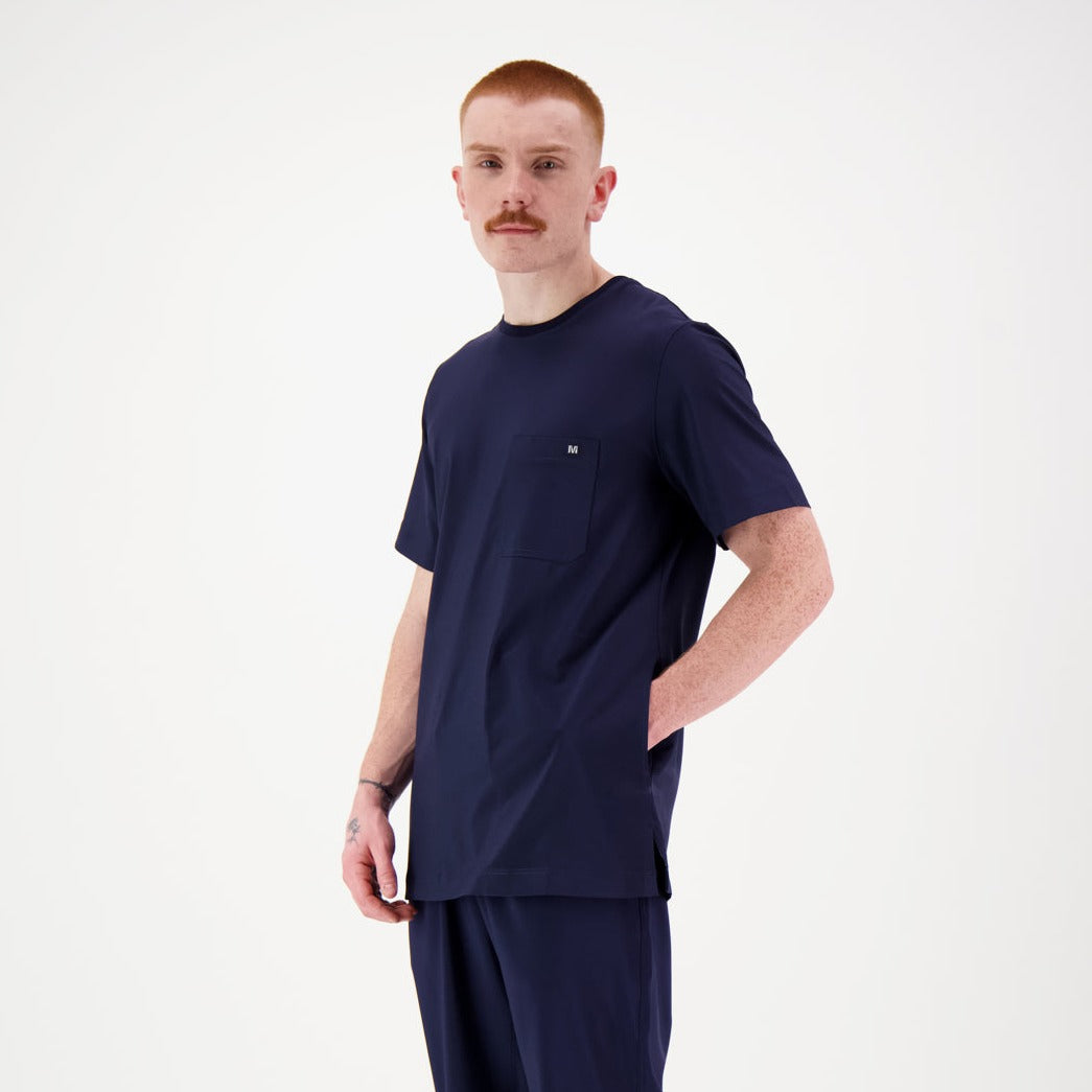 Mallin päällä tummansininen Runo unisex paita
