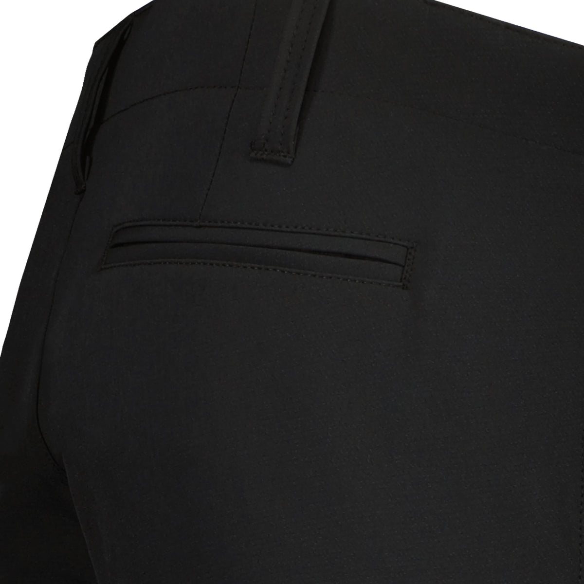 Lähikuvassa mustien Tuuri unisex housujen takatasku