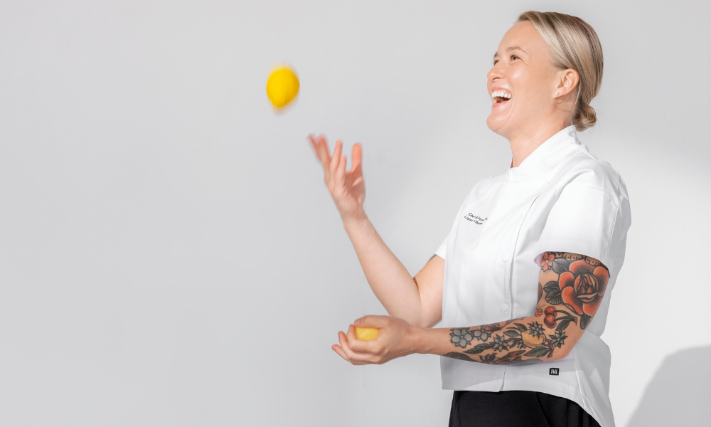 Moderni kokkitakki juhlistaa ammattiylpeyttä ja yhdenvertaisuutta