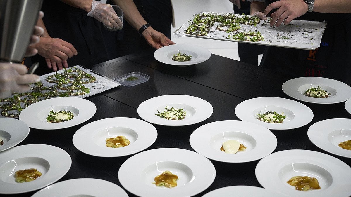 Nautintoja, taidetta ja vastuullisuutta – kestävän kehityksen kokkivaatteet tukevat Food & Art -tapahtumaa