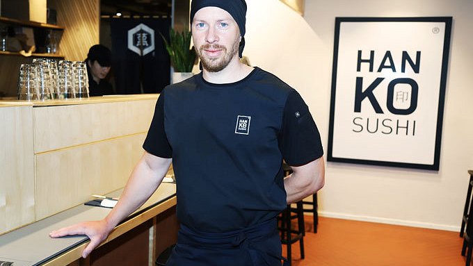 Sushiguru Jesper Björkell: ”Laadukkaasta työvaatteesta on helppo puhdistaa lohen rasva ja soijaroiskeet”